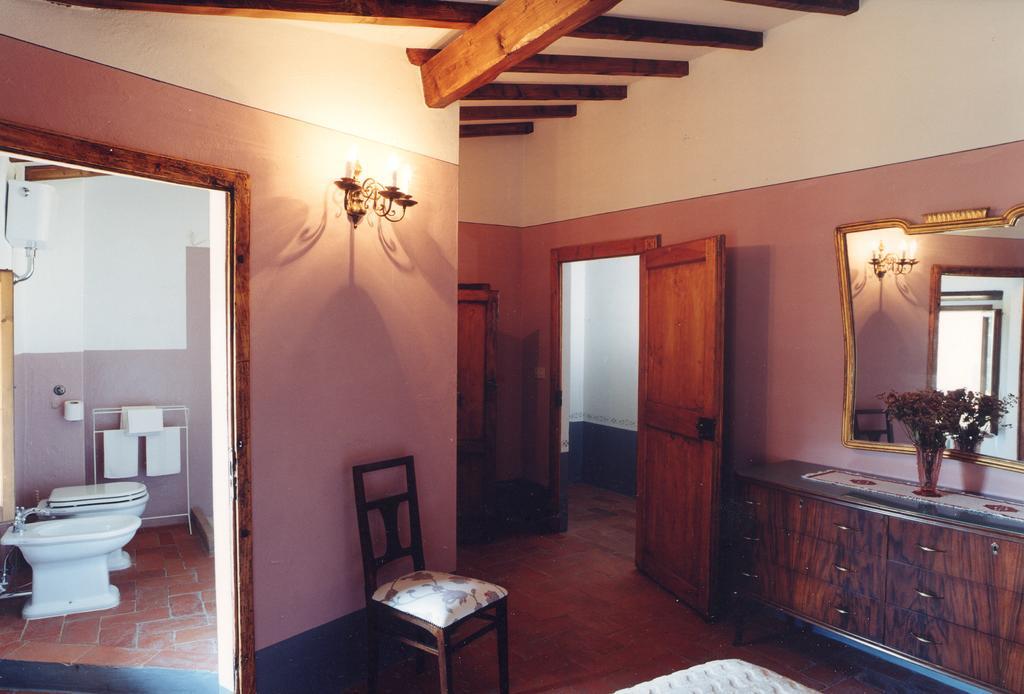 Bed and Breakfast antica casa "le rondini" Borgo a Buggiano Habitación foto